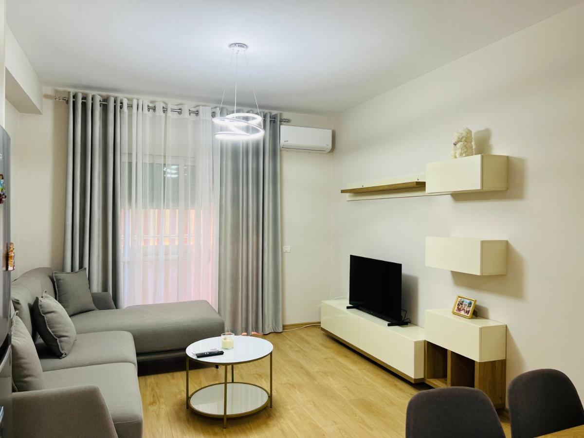 Lovely Apartment, Free Parking ティラナ エクステリア 写真