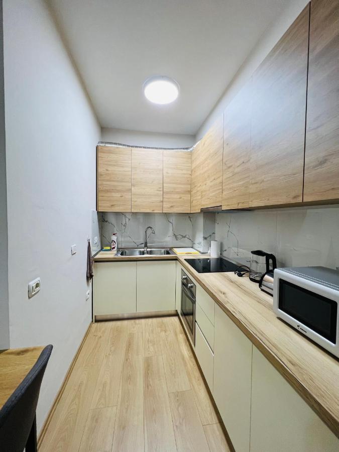 Lovely Apartment, Free Parking ティラナ エクステリア 写真