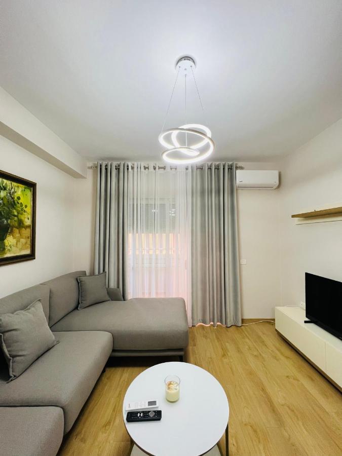 Lovely Apartment, Free Parking ティラナ エクステリア 写真