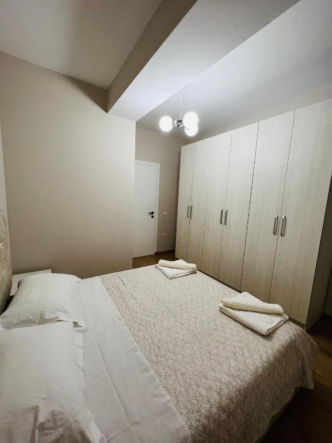Lovely Apartment, Free Parking ティラナ エクステリア 写真