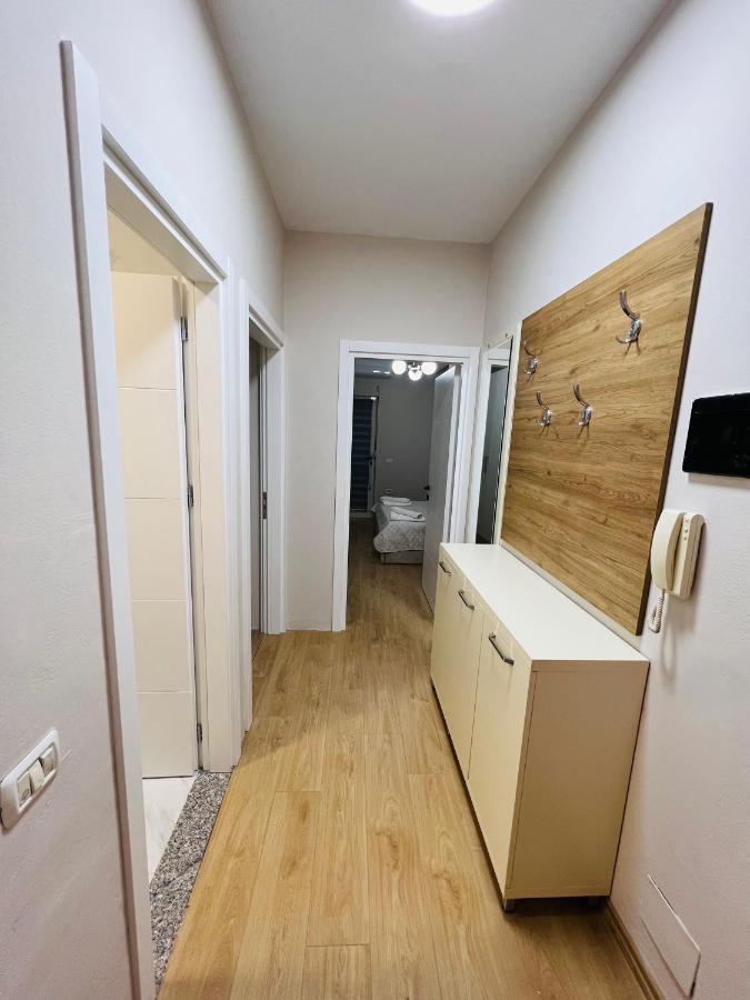 Lovely Apartment, Free Parking ティラナ エクステリア 写真