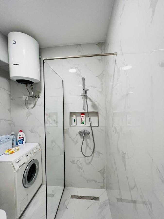 Lovely Apartment, Free Parking ティラナ エクステリア 写真
