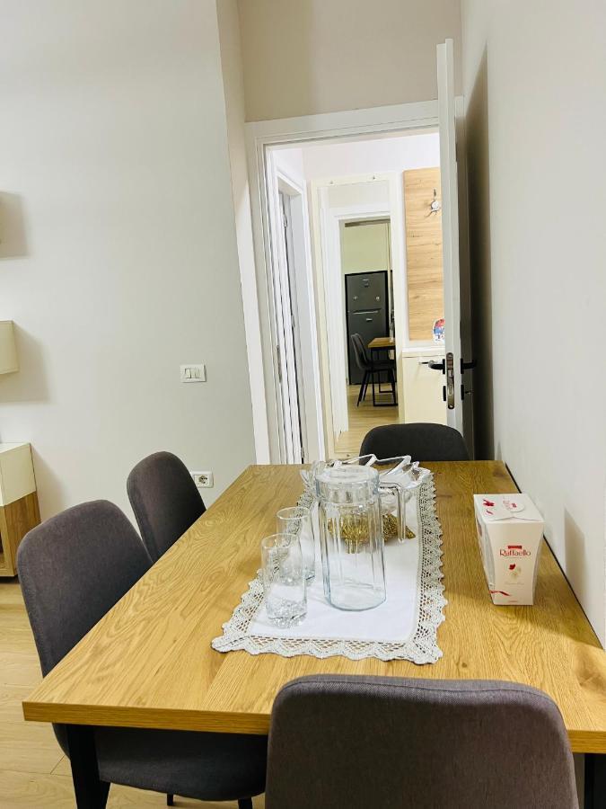Lovely Apartment, Free Parking ティラナ エクステリア 写真